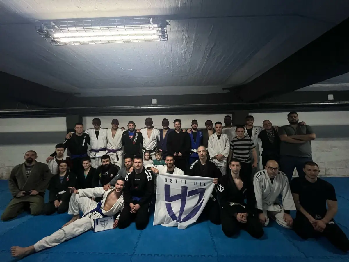 Počeci kluba ViN — zajednički trening u sali