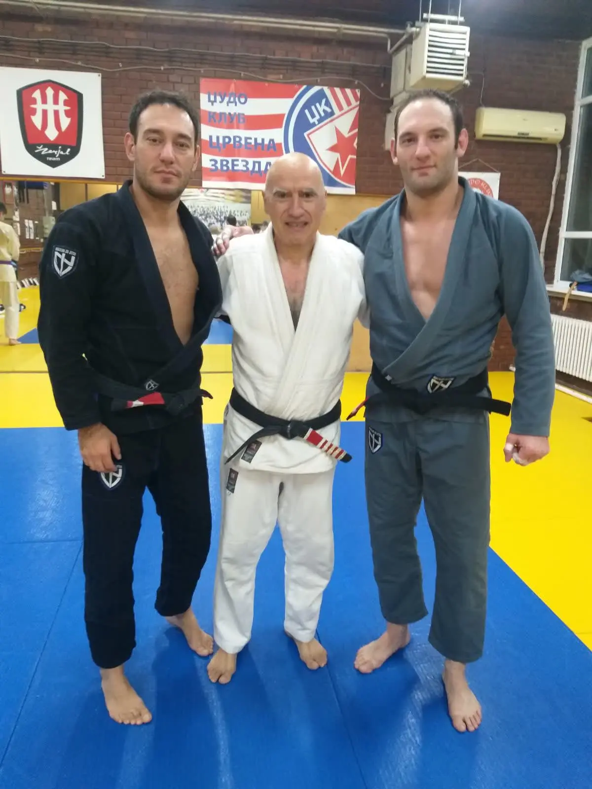 Nemanja i Vuk Aleksić sa majstorom Jovanom Žerjalom